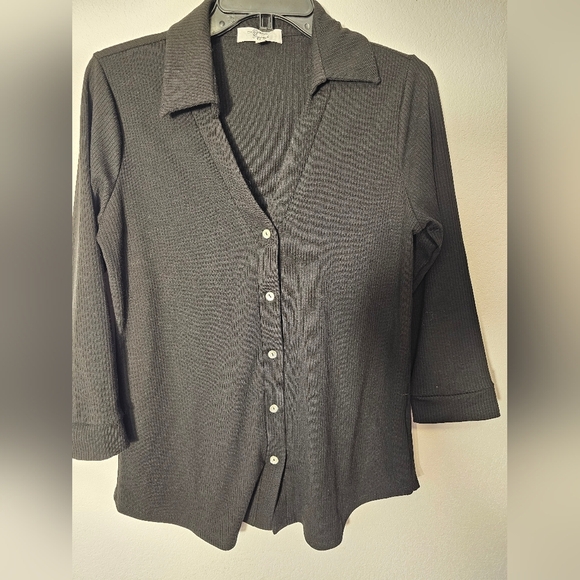 Beacon Apparel Women's Black Button-Up Collared Top Size Medium NWOT - Picture 5 of 7